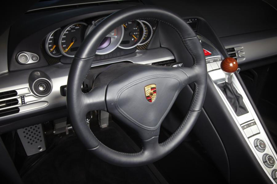  Porsche Carrera GT 2004 года  (фото 16 из 77)